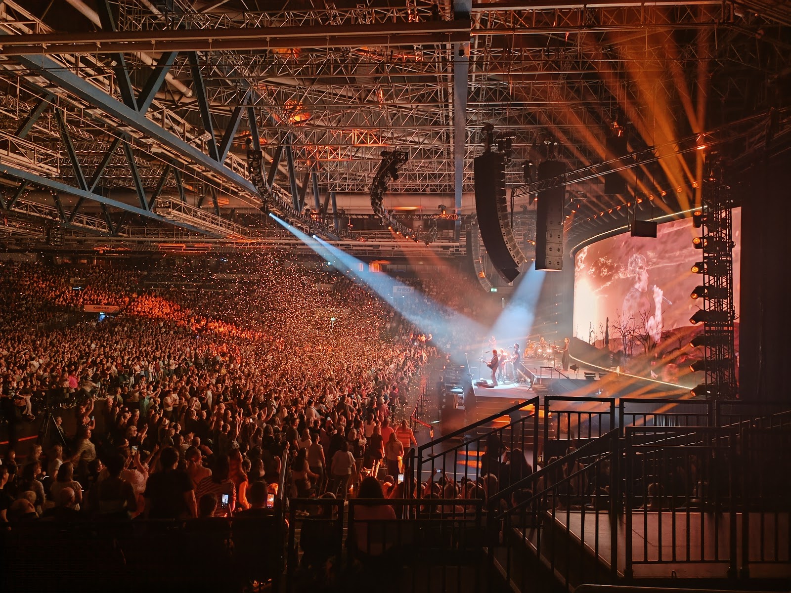Hanns-Martin-Schleyer-Halle, Stuttgart 3