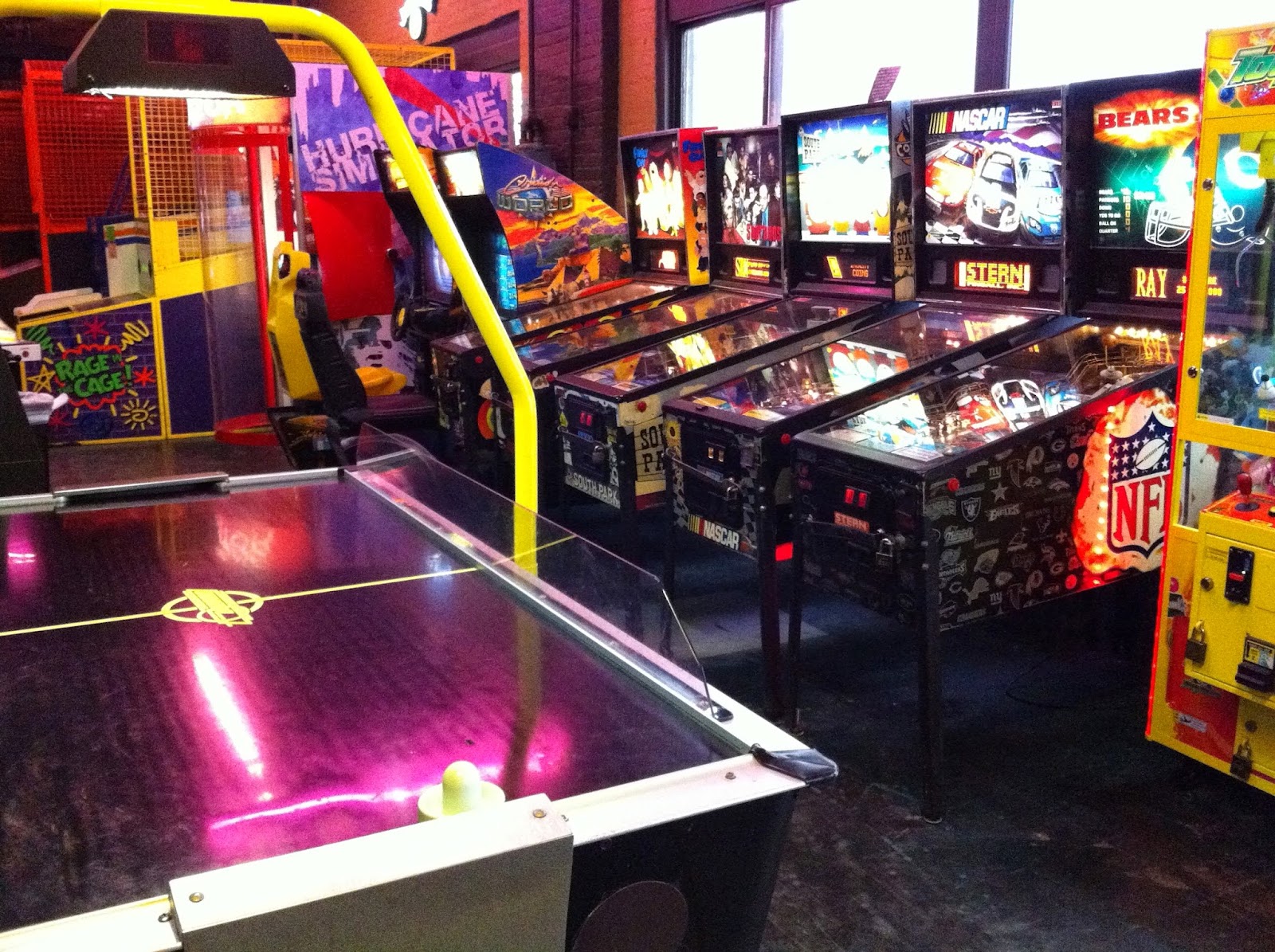 Sluggers World Class Sports Bar and Grill & Dueling Pianos, Chicago