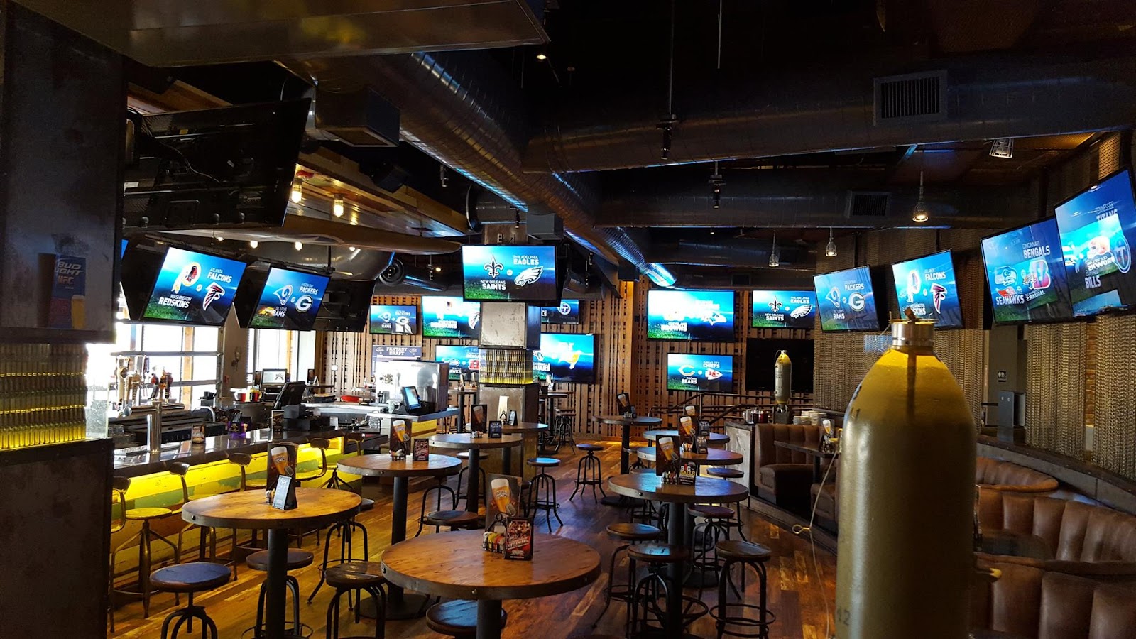 Bombshells Restaurant & Bar Dallas, Dallas