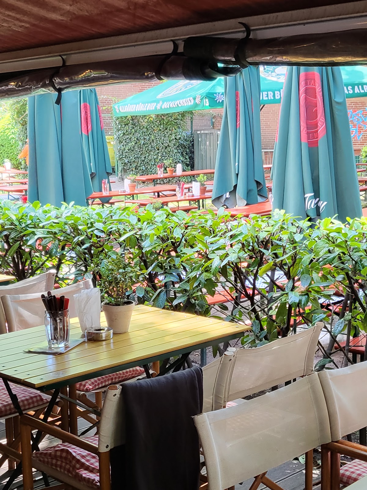 Old MacDonald Burger-Restaurant, Biergarten und Sportsbar, Hamburg