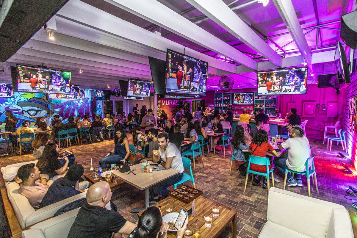 Grails Miami - Restaurant & Sports Bar, Miami