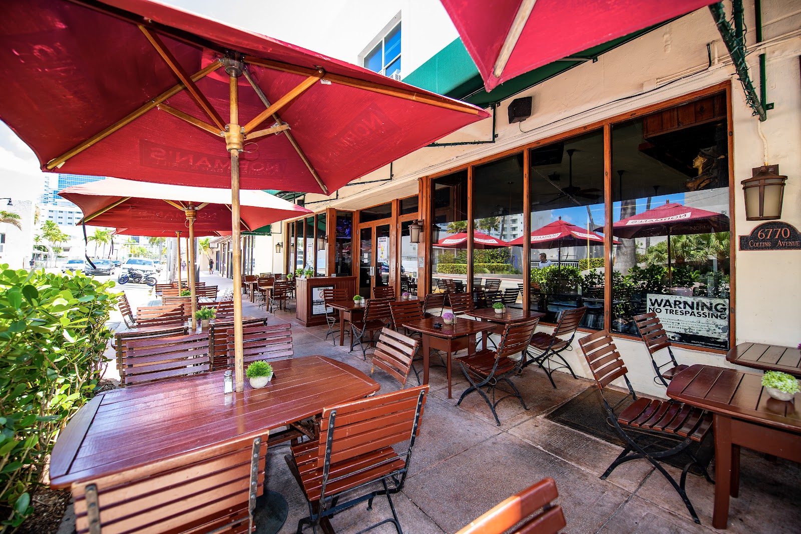 Norman's Tavern, Miami