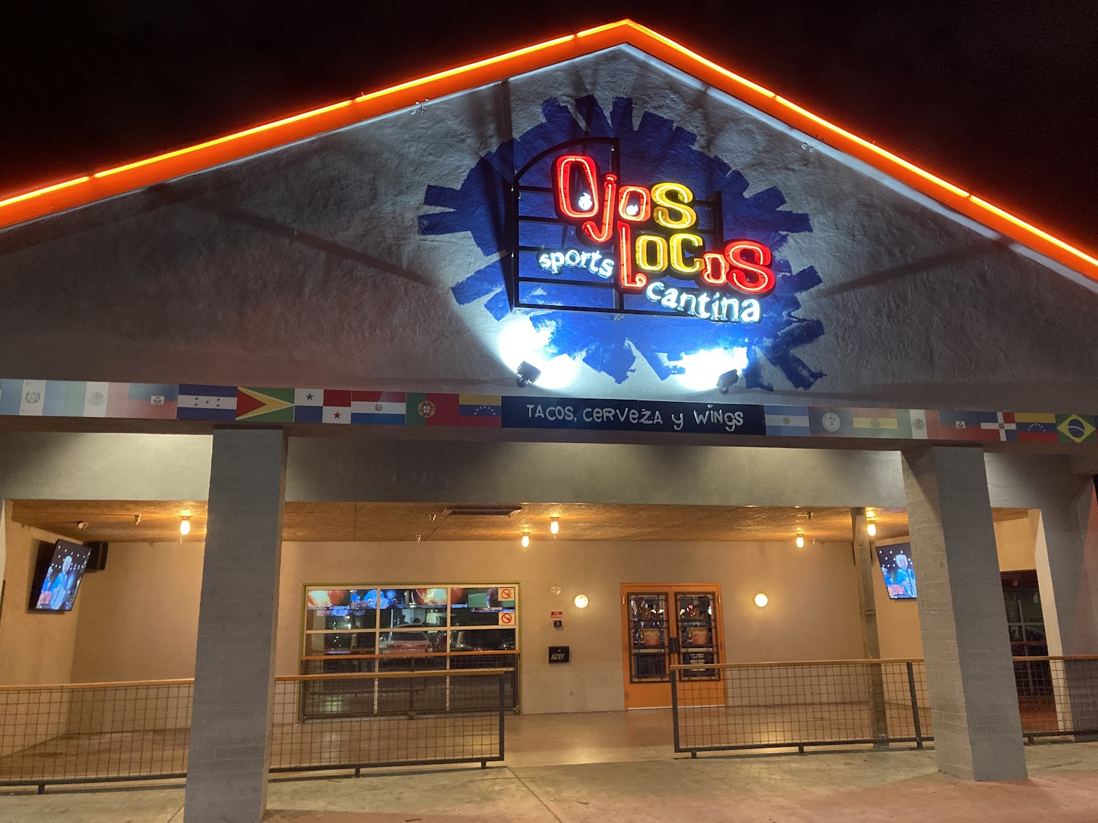 Ojos Locos Sports Cantina - Desert Sky, Phoenix