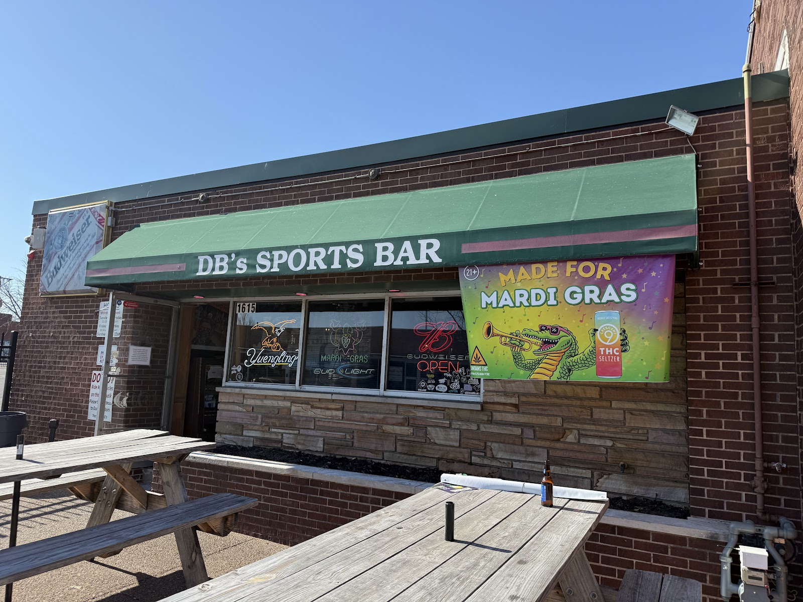 DB's Sports Bar, St. Louis