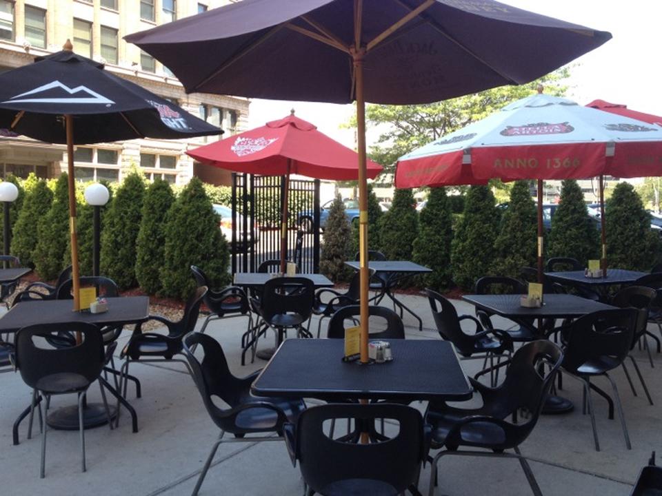 The Over/Under Bar & Grill, St. Louis