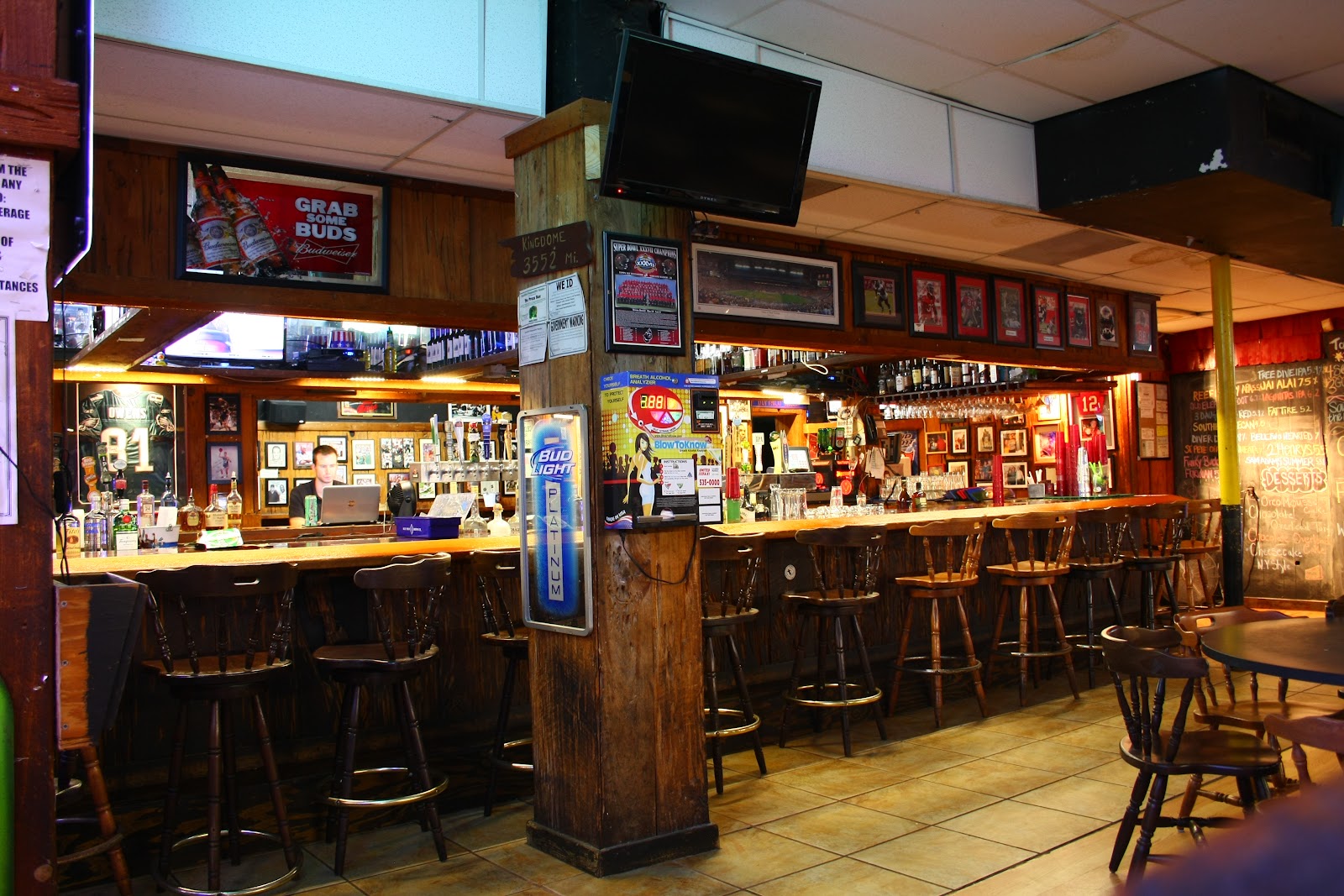 Walter's Press Box Sports Emporium, Tampa