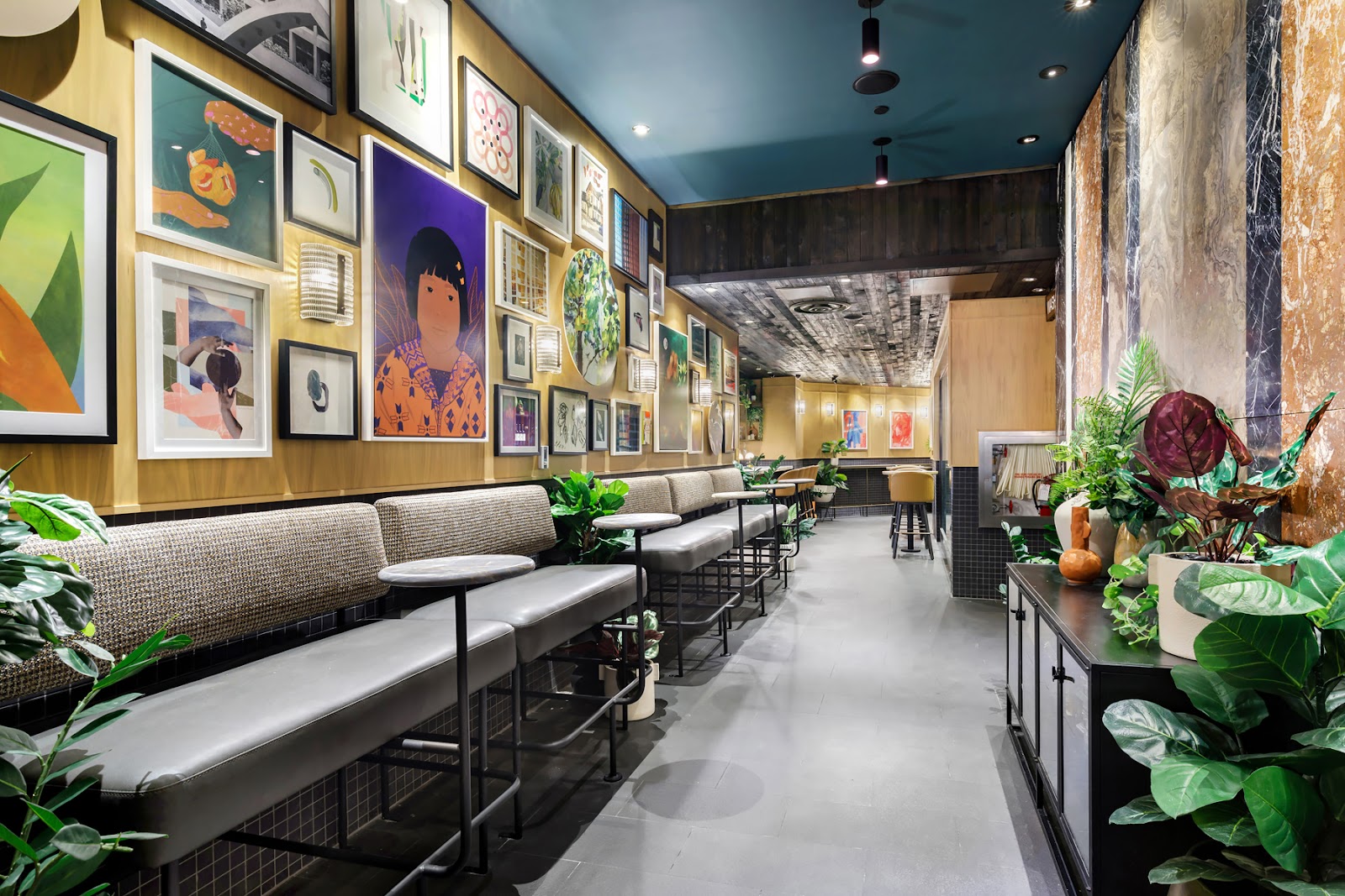 Earls Kitchen + Bar - Financial District (King & University), Toronto