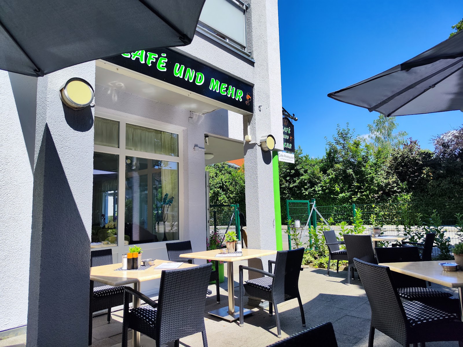 Cafe und mehr — photo 1