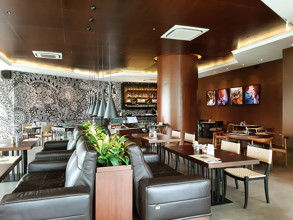 Cutt & Grill (The Breeze) — photo 1