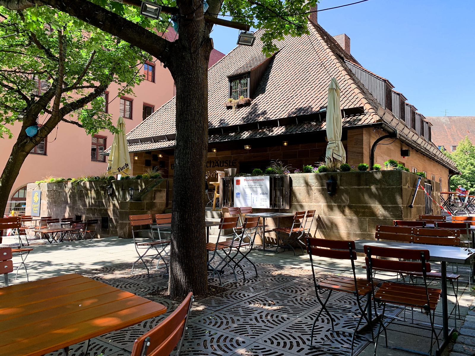 Bratwursthausle bei St. Sebald — photo 1