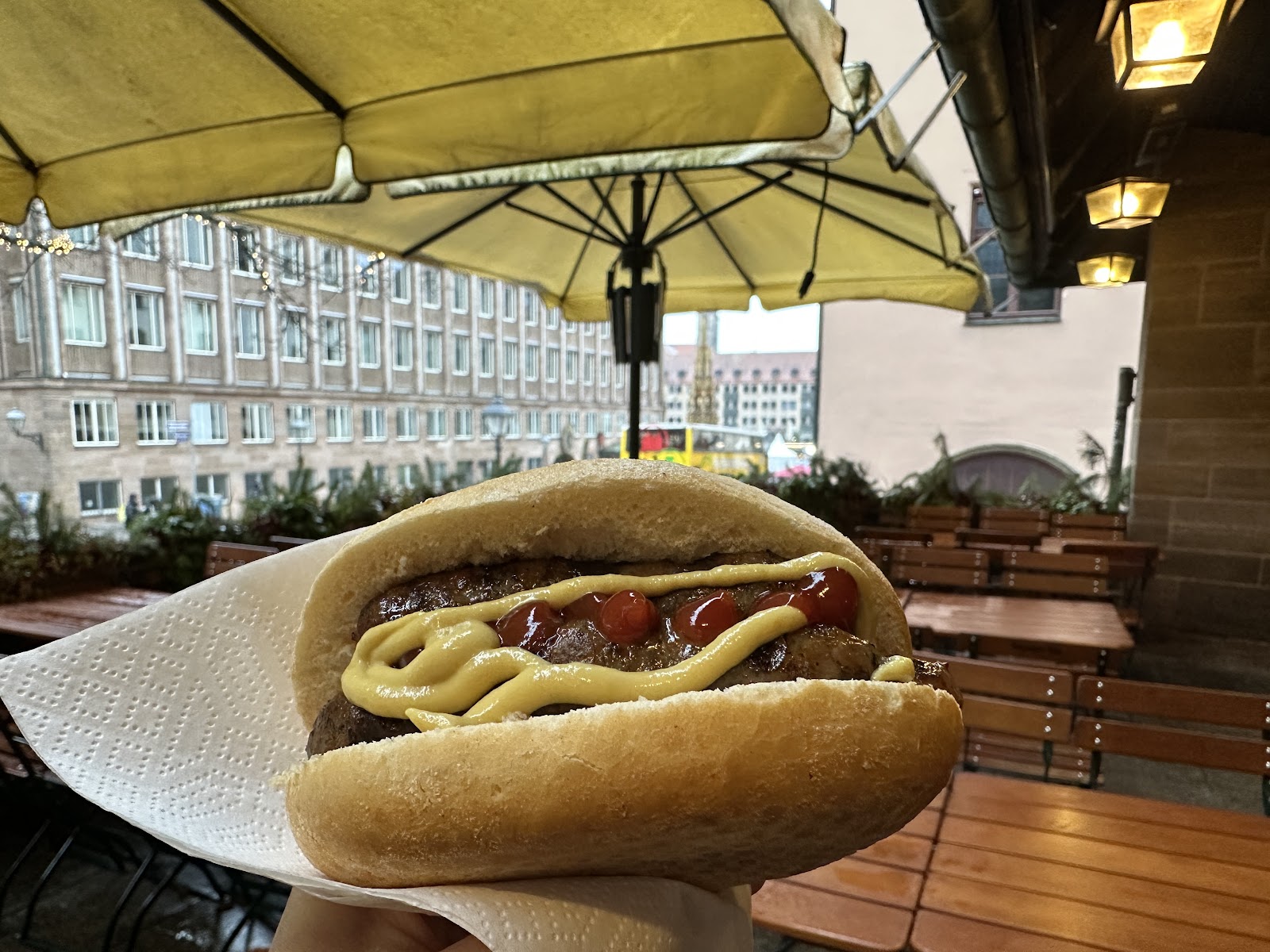 Bratwursthausle bei St. Sebald — photo 2